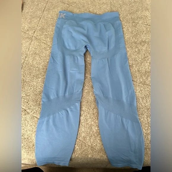 Leggings Bundle (Pink & Fabletics) - Picture 5 of 12